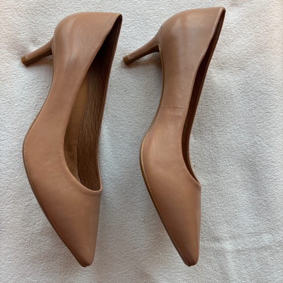 Antonio Melani Tan Pumps - Picture 2 of 8